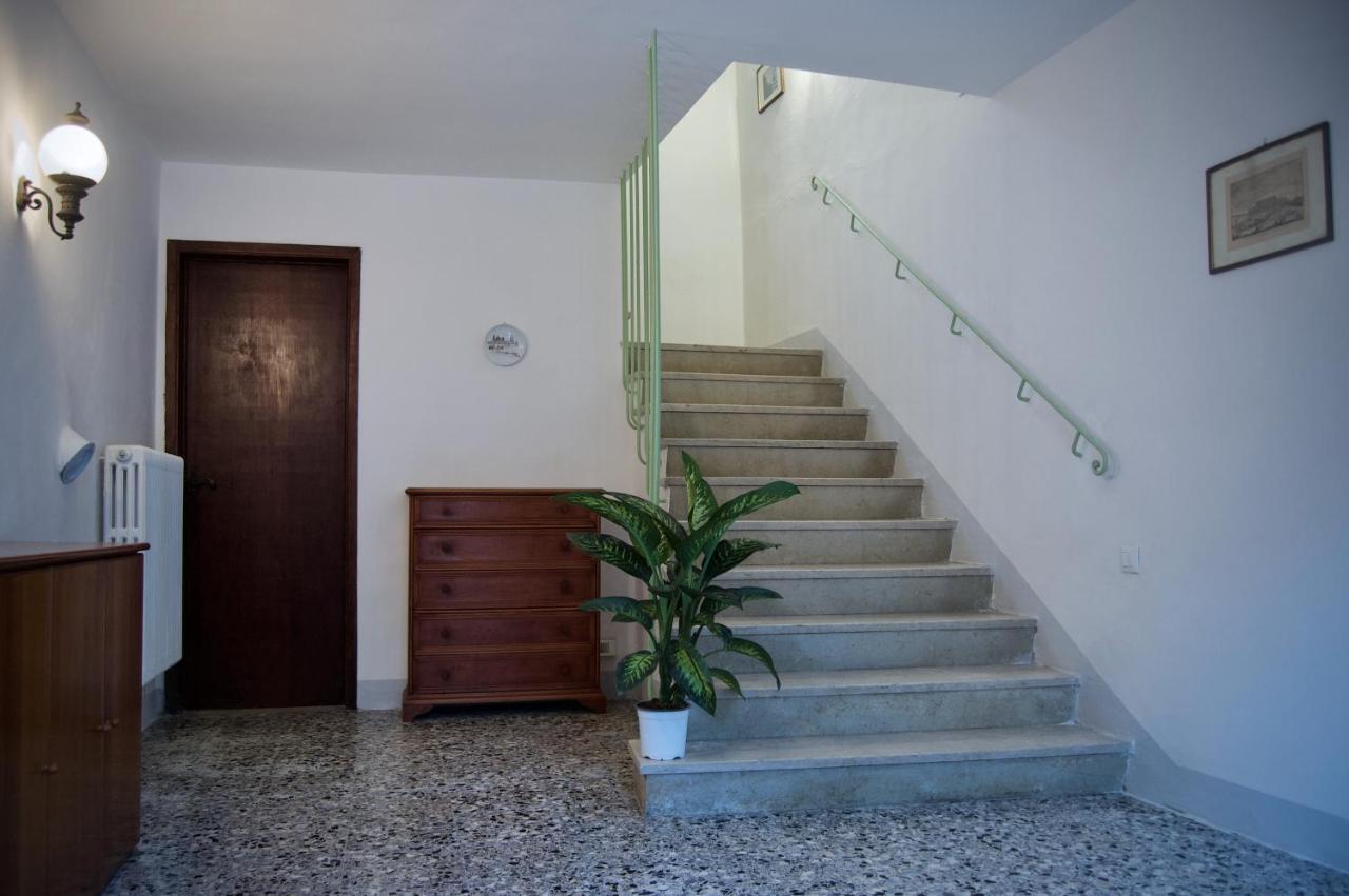 Casa Di Canfreo Lari Exteriör bild