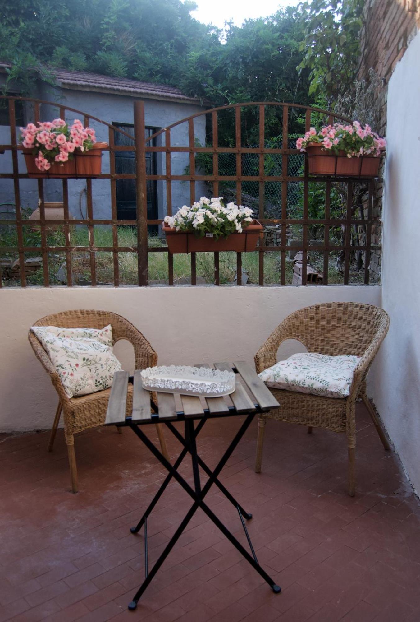 Casa Di Canfreo Lari Exteriör bild